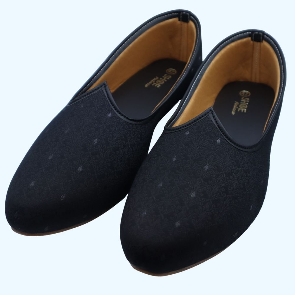 Men’s Elegant Black Patterned Mojari Shoes